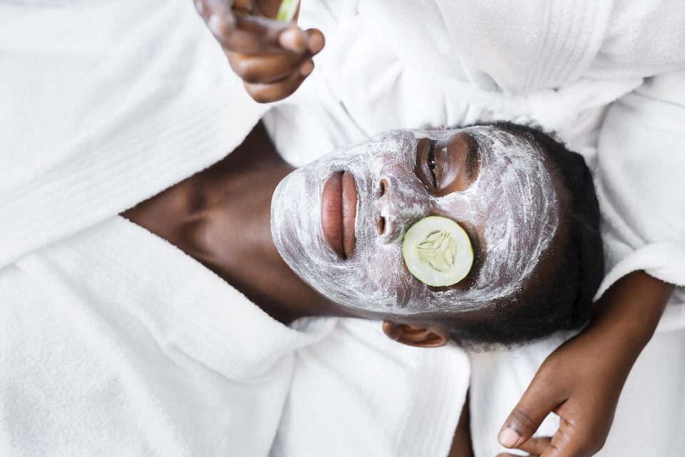 Tratamento de estética facial em ambiente calmo